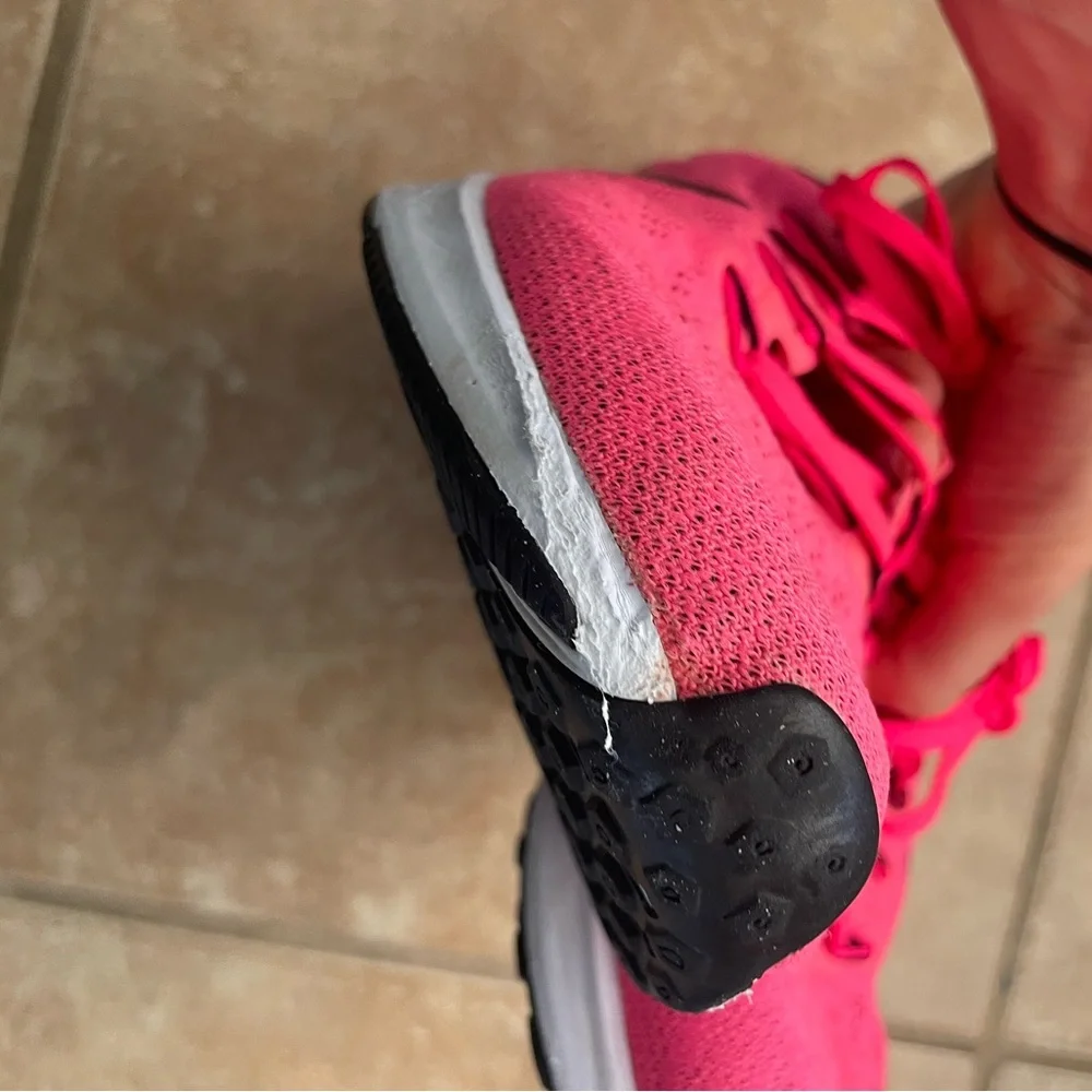 Nike Air Zoom Pegasus 36 'Hyper Pink' - Picture 9 of 12